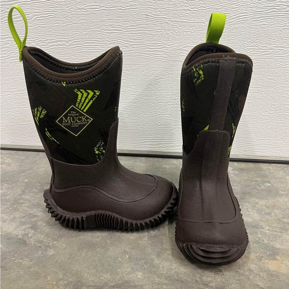 NEW! Toddler Muck Boots. Size c7. Brand new still have box.